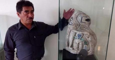 Encuentran pieza arqueológica maya de figura «alienígena» en Xiutetelco