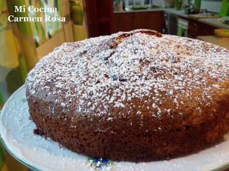 PASTEL DE CHOCOLATE, GUINDAS Y CACAHUETES