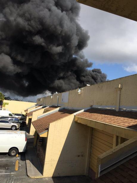 Prosigue investigación en Opa-Locka tras devorador incendio