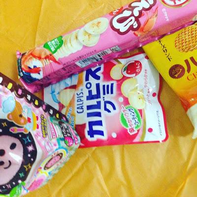 Japanese candy, tokyo treat, dulces, chocolate, galletas, caja mensual, month box, blogger alicante solo yo, blog solo yo, snacks, influencer,
