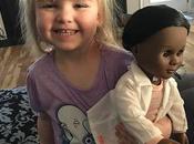 Niña lección cajera 'discriminó' muñeca #racismo