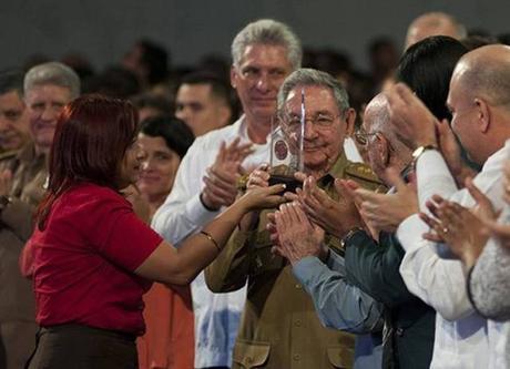 Celebran gala por el 4 de abril: Raúl está con los jóvenes #Cuba #CubaEsNuestra #UJCuba55