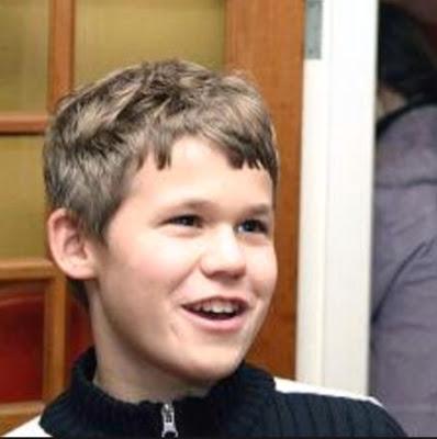 Ahí está, es él; su nombre: MAGNUS CARLSEN !! (48)