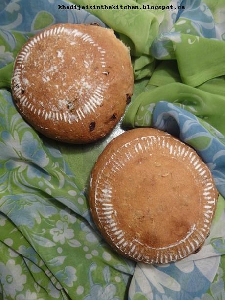 PAIN À L’AVOINE ET AUX CANNEBERGES / CRANBERRY OAT BREAD / PAN CON ARANDANOS Y COPOS DE AVENA / خبز التوت البري و الشوفان