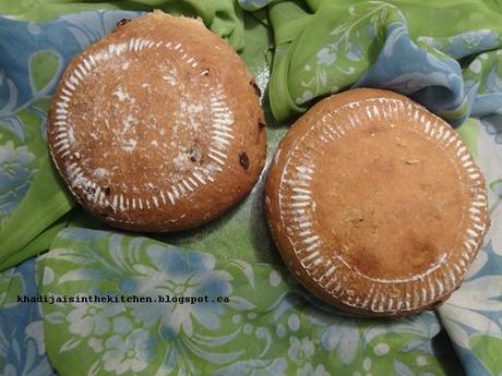 PAIN À L’AVOINE ET AUX CANNEBERGES / CRANBERRY OAT BREAD / PAN CON ARANDANOS Y COPOS DE AVENA / خبز التوت البري و الشوفان