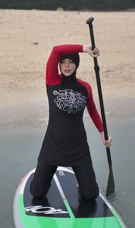 Así lució Lindsay Lohan su burkini en una playa de Tailandia (FOTOS)