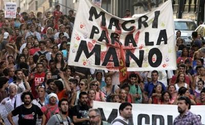 Miles de argentinos salen a las calles en paro nacional contra Macri.