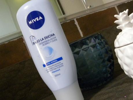 nivea bajo la ducha para desmaquillarse mientras que te duchas deja la piel perfecta