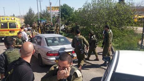 Imágenes del atentado terrorista palestino sufrido hoy.