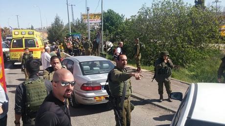 Imágenes del atentado terrorista palestino sufrido hoy.