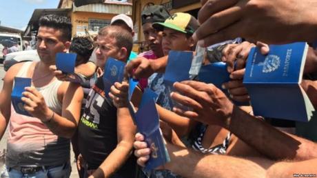 El presidente de Panamá le da ultimátum a los cubanos varados en ese país