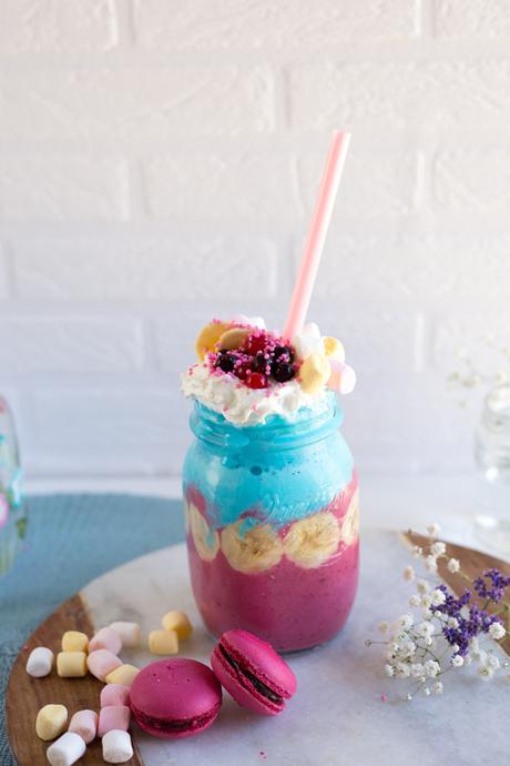 Smoothie helado de nubes y frutos rojos