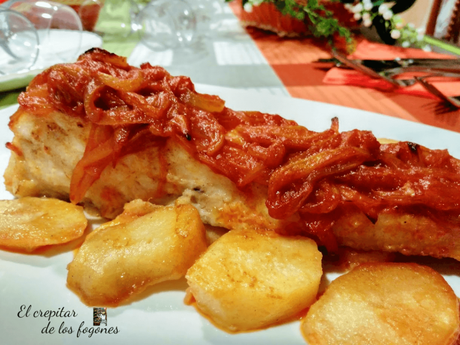 BACALAO ASADO CON CEBOLLA AL PIMENTÓN