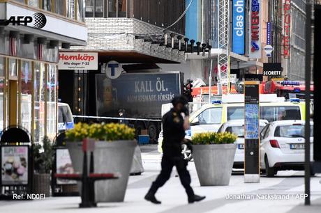 URGENTE: Atentado con camión en Estocolmo. Suecia fue atacada