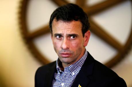 Capriles anuncia que fue inhabilitado por 15 años