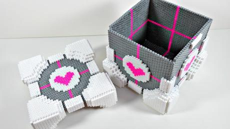 Portal | Cubo de compañia con Hamabeads