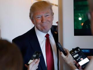 Donald Trump conjugando adjetivos