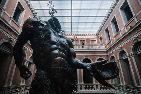 Damien Hirst abre gran muestra en Venecia