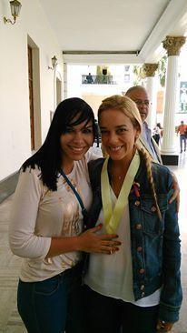 Capturan a abogada de Lilian Tintori con material para falsificar documentos (Fotos)