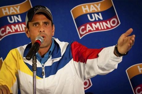En Venezuela Capriles denuncia que ha sido inhabilitado 15 años