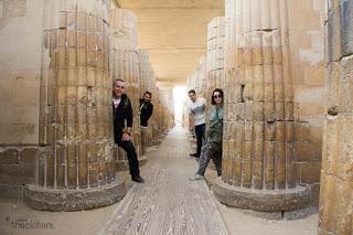 Pasillo de columnas más antiguo del mundo en Saqqara. Fotografía del grupo de viaje a Egipto. Fotografia_Viajes_Egipto.Abuelohara