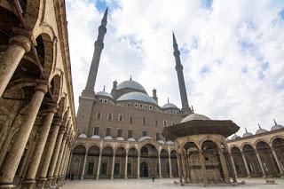 Fotografía del patio interior de la mezquita de Mohammed Ali y su precioso templete central. Fotografia_Viajes_Egipto. Abuelohara.