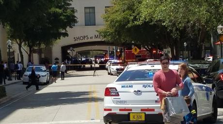 Tiroteo en centro comercial Merrick Park en Coral Gables, Florida