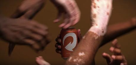 Esta marca de cerveza lanza latas con tonos de piel para defender la diversidad