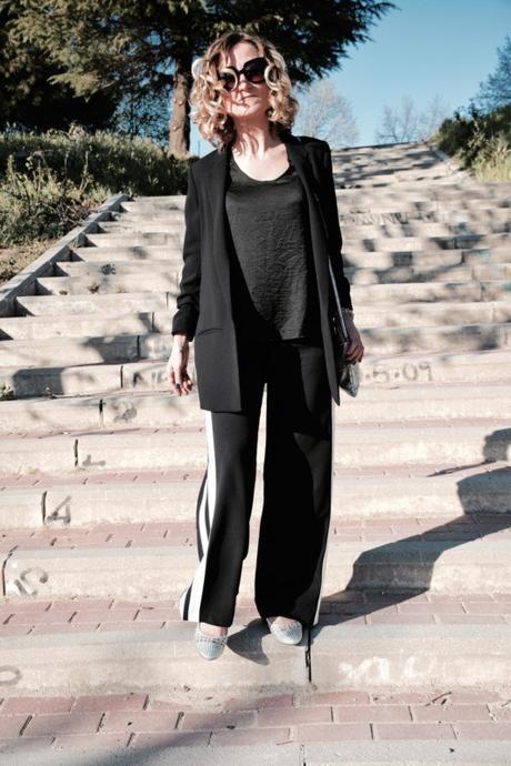 side-stripe-pants-black-white-spring-look-silver