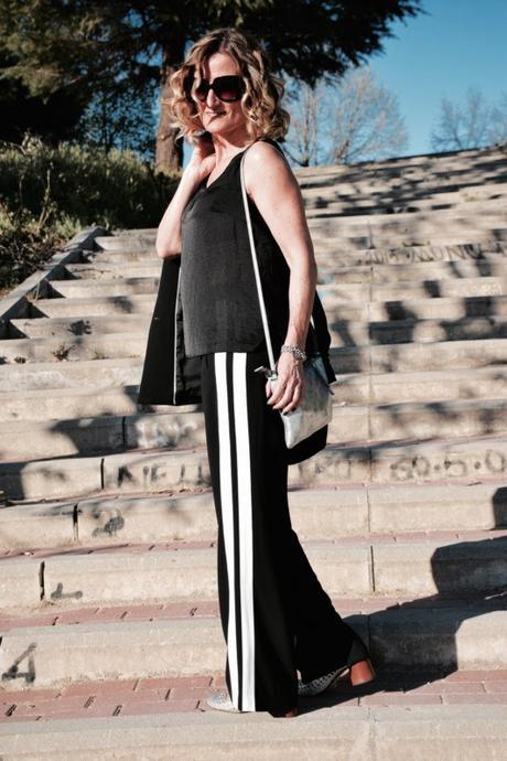 side-stripe-pants-black-white-spring-look-silver