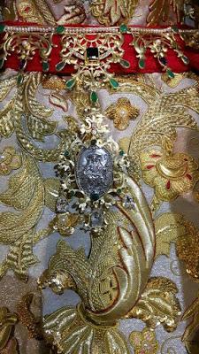 La Virgen del Rocío de la Hermandad de la Redención portará un broche con la imagen de la Divina Pastora