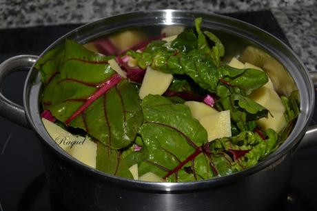 Acelga roja cocida con patatas