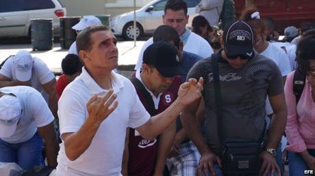 Manifestación de cubanos varados en México en frontera de EE.UU