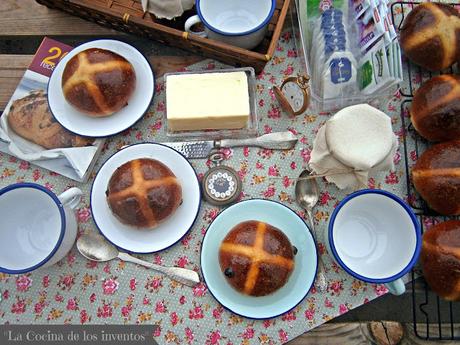 Bollitos cruzados calientes {Hot Cross Buns}