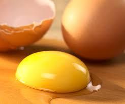 ¿Qué simboliza soñar con yemas de huevo?