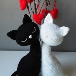 http://www.tarturumies.com/2016/10/04/amigurumi-patron-gatitos-agatha-y-argus-de-tarturumies/