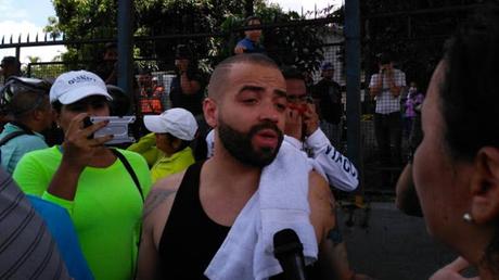 La discusión de Nacho (@nacholacriatura) con un periodista en la autopista