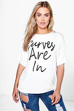 guia de compras con camiseta con mensaje talla grande curvy women