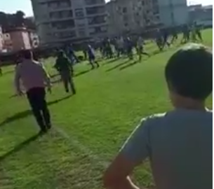 Pelea entre público y jugadores en el Laredo-Solares Juvenil