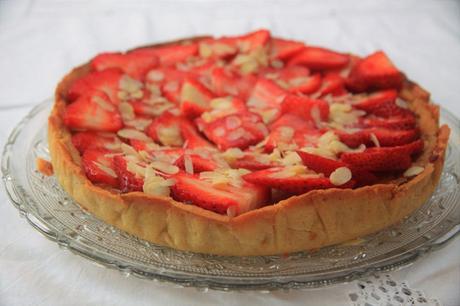 Tarta de fresas y almendra