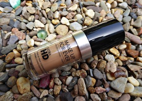 Base de maquillaje HD de Make up for ever, natural, invisible, con cobertura y perfecta