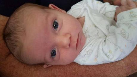 Justicia británica autoriza muerte de bebé contra la voluntad de sus padres