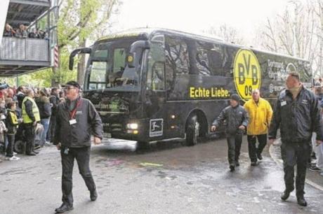 Marc Bartra hospitalizado por heridas de cristales tras explosión junto al autobús del Borussia Dortmund #Futbol