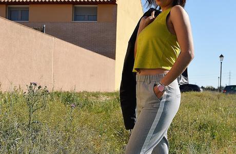 Outfit Crop Top con Jogger