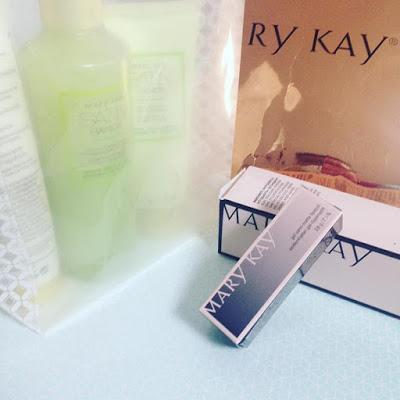 Viernes de Spa, Mary Kay, manos, ojos, labios, tratamiento de manos, set manos de seda, satin hands, te blanco, cítricos, suavizante, exfoliante manos, exfoliante, crema de manos, desmaquilante, desmaquillante bifásico, desmaquillante ojos, desmaquillador de ojos, Lapiz de labios gel semi mate, labial semi mate, blogger alicante, solo yo, blog solo yo, influencer, beauty blogger, beauty yotuber,