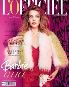 Natalia Vodianova posa con su Barbie para una revista de moda