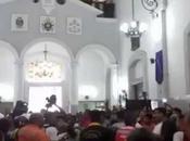coñazos empujones entre chavistas opositares termino misa Santa Teresa AMEN...!! #CCS