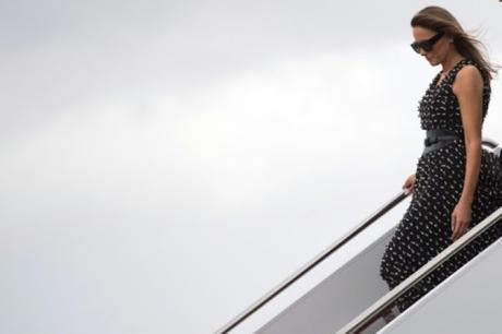El Daily Mail indemniza a Melania Trump por afirmar que fue dama de compañía