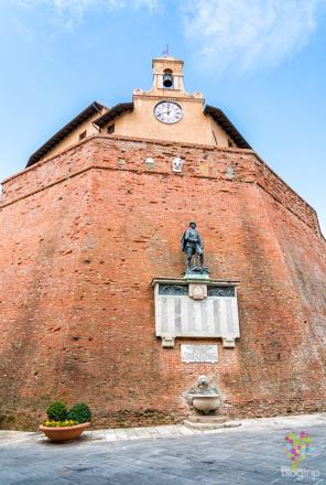 Castillo de Lari en la región de La Valdera Toscana