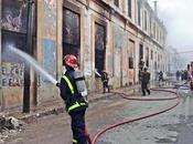 Bomberos cubanos entrenan como jugando “gallinita ciega”